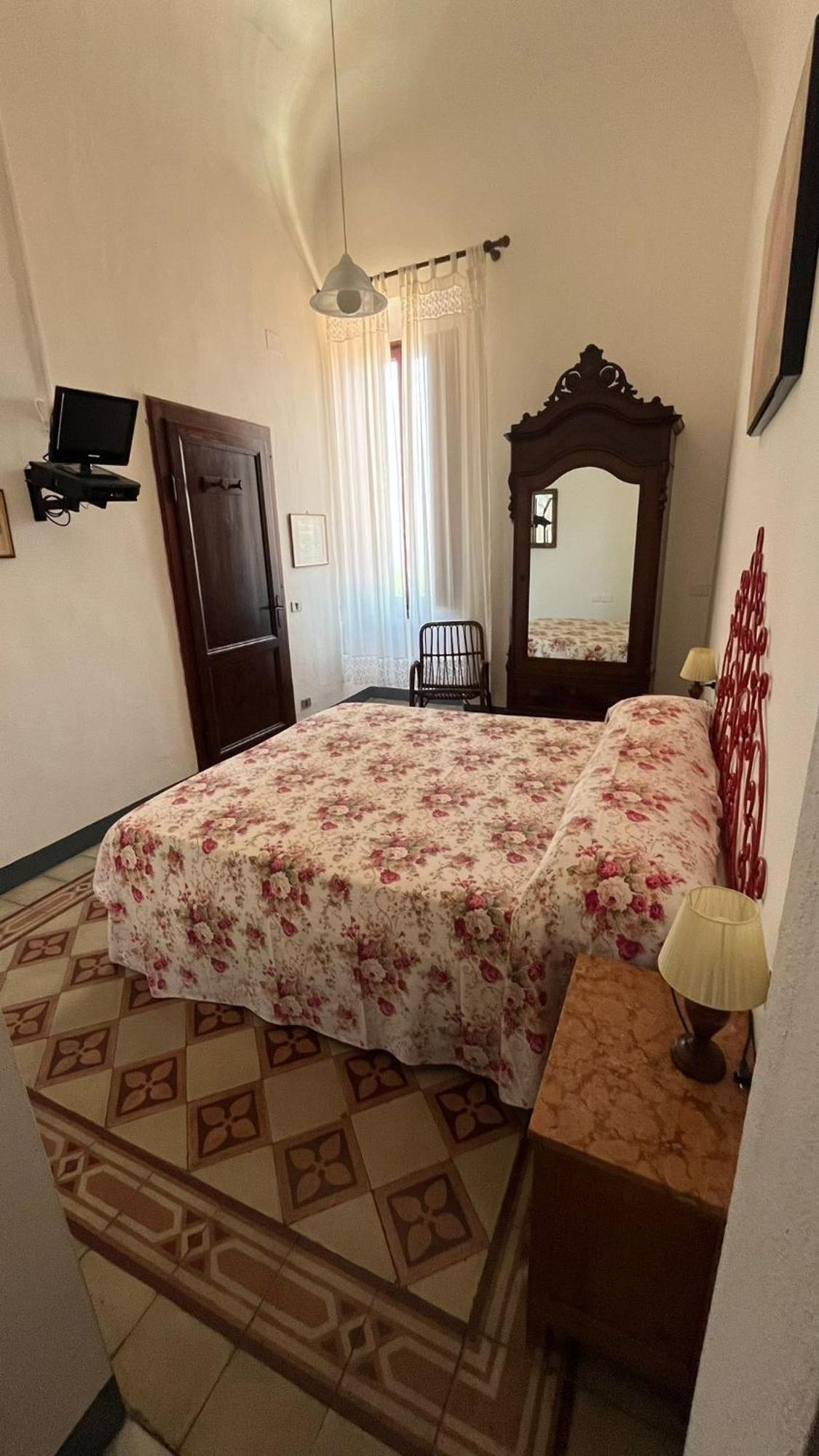 Albergo Pensione Bartoli كاسْتيلونْشيلّو المظهر الخارجي الصورة